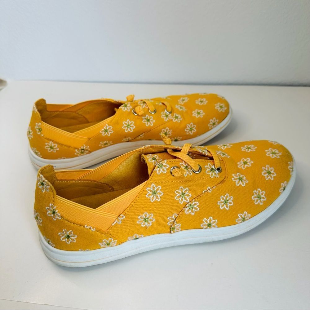 Clark’s Cloud Steppers Yellow Flower Sneakers‎ Size 9